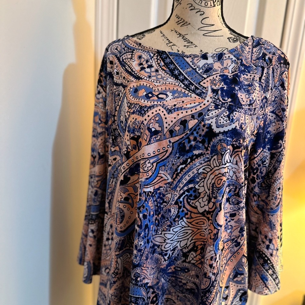 Multicolored top with bell sleeves